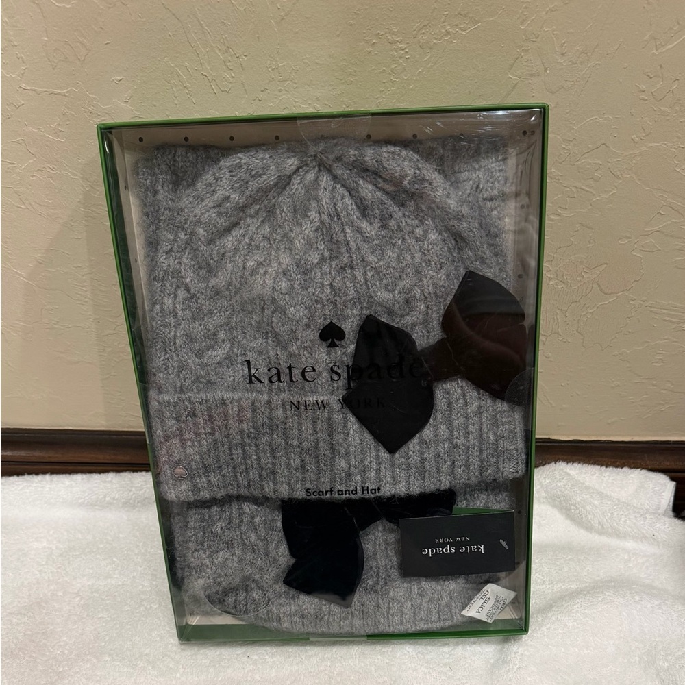 New in box Kate Spade Scarf and Hat Set Gray With Black Bow